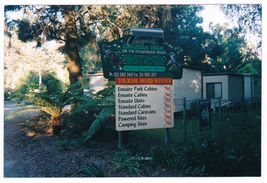 A colour photograph of the entrance to the Marysville Caravan Park.