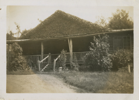 A black and white photograph of the log cabin at Mount Kitchener House that housed Marshall and Lorna Hull. Marshall Hull was the son of the owners and operators of Mount Kitchener House in Marysville.