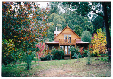 A colour photograph of Rose Cottage in Marysville.