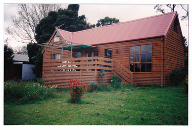 A colour photograph of Rose Cottage in Marysville that was taken in November, 1992.