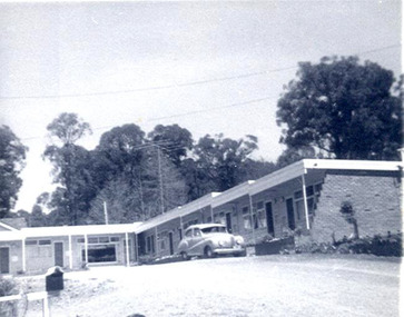 A digital copy of a black and white photograph of the Scenic Motel in Marysville. The original photograph was taken in 1967.