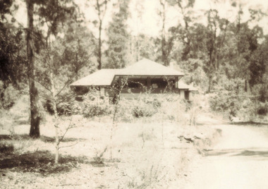 A black and white photograph of Somerled Road House in Marysville that was taken in 1957.