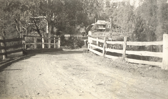 A digital copy of a black and white photograph of the driveway leading to the Steavenson Hotel in Marysville.