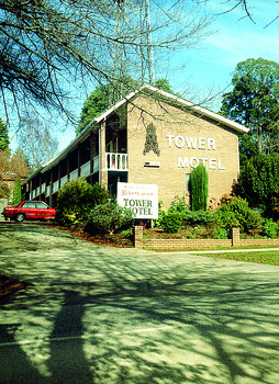 A digital copy of a colour photograph of the Tower Motel in Marysville.
