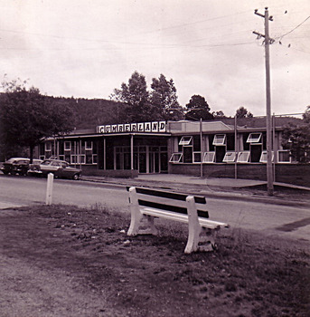 A digital copy of a black and white photograph of The Cumberland guest house in Marysville.