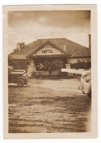 A sepia photograph of the Australian Hotel in Marysville.