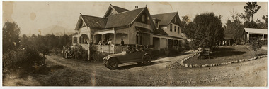 A black and white photograph of Kooringa in Marysville. Frederick Webb commissioned the Cuzens Brothers to build his private house, 'Kooringa' in Sedgewick Street, Marysville in 1914.