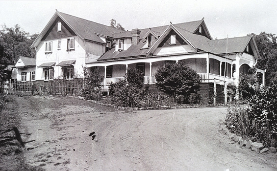 A copy of a black and white photograph of Kooringa in Marysville. Frederick Webb commissioned the Cuzens Brothers to build his private house, 'Kooringa' in Sedgewick Street, Marysville in 1914.