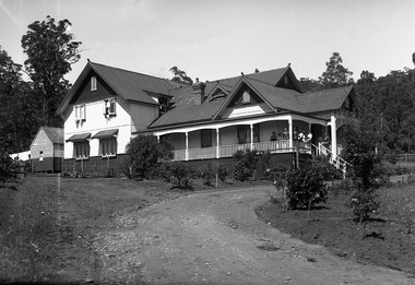 A copy of a black and white photograph of Kooringa guest house in Marysville. The original house was built in 1914 for Frederick Webb by the Cuzens Brothers. The original photograph was taken in the 1930s.