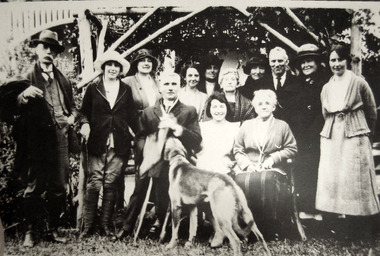A digital copy of a black and white photograph of the Pitman Family who owned and operated Kooringa Guesthouse in Marysville. The original house was built in 1914 for Frederick Webb by the Cuzens Brothers.