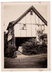 A black and white photograph of Kooringa guest house in Marysville. The original house was built in 1914 for Frederick Webb by the Cuzens Brothers.