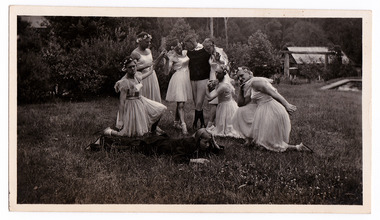 A black and white photograph of a group of unknown guests staying at Kooringa Guest House in Marysville. The photograph is of a group of men all dressed in ballet costumes. The photograph was taken in 1946. 