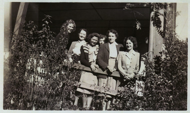 A copy of a black and white photograph of an unknown group of women staying at Kooringa Guest House in Marysville. The original photograph was taken in 1947.