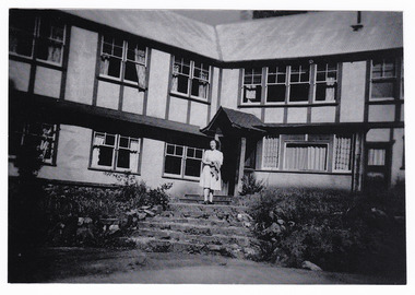 A copy of a black and white photograph of Mary-Meadows guest house in Marysville. Mary-Meadows was part of the Mary Chain of guest houses built by Eric Dowdle and was locally known as The Golf House. It later became El Kanah.