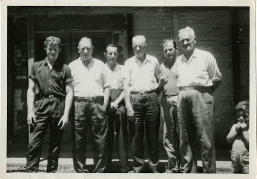 A black and white photograph of a group of men who worked at the Andersons Mill near Marysville.
