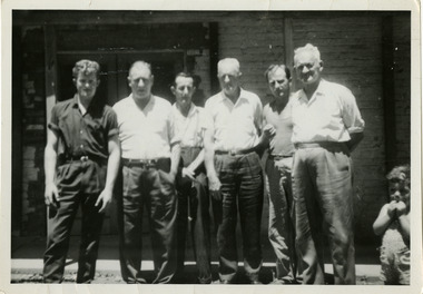 A black and white photograph of a group of men who worked at the Andersons Mill near Marysville.