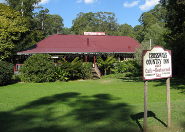 A colour photograph of the Crossways Country Inn in Marysville.