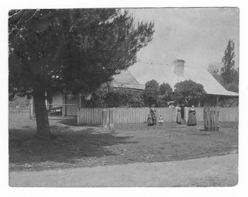 A copy of a black and white photograph of the Junction Hotel in Marysville taken in 1907.