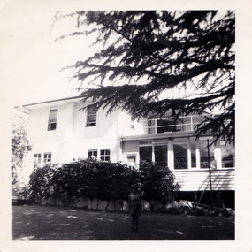 A black and white photograph of Mary Lodge Guest House in Marysville. The photograph was taken in 1958.