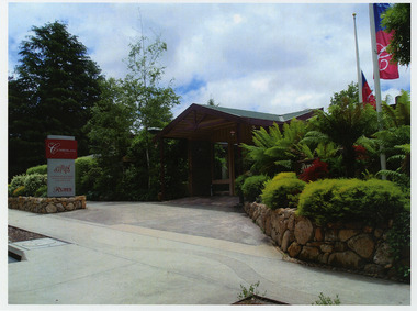 A colour photograph of the front entrance to The Cumberland guest house in Marysville. The photograph was taken during a carers' retreat which took place from 16th to 19th January 2009, just before the 2009 Black Saturday bushfires in the February.