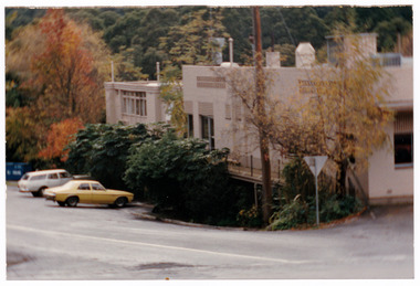 A colour photograph of the Marysville Hotel in Marysville.