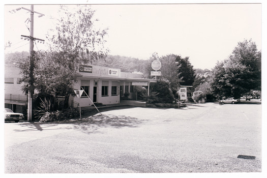 A black and white photograph of the Marysville Hotel in Marysville.