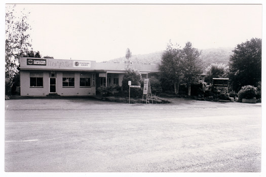 A black and white photograph of the Marysville Hotel in Marysville.