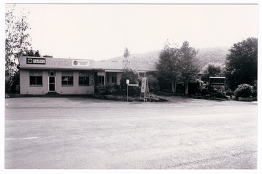 A black and white photograph of the Marysville Hotel in Marysville.
