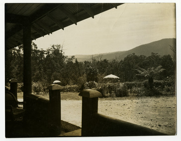 A black and white photograph of Kerami Guesthouse in Marysville. The original Kerami Guesthouse was built in 1907.