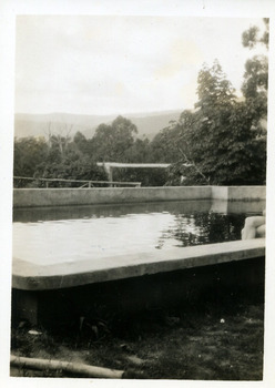 A digital copy of a black and white photograph of the swimming pool at Kerami guest house in Marysville.