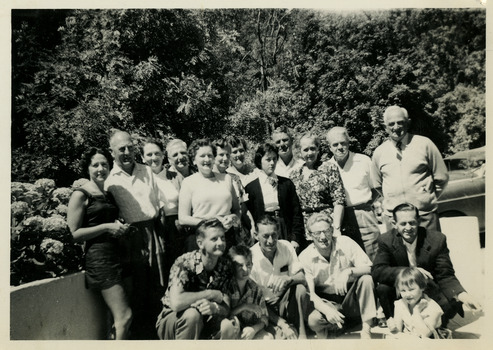 A black and white photograph of an unknown group of people taken at Kerami Guest House in Marysville. The photograph was taken in 1958.