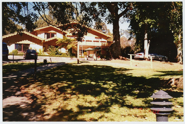 A colour photograph of the main building of the Kerami Gardens Resort in Marysville.