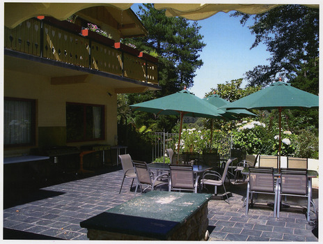 A colour photograph taken at Kerami Gardens Resort in Marysville. The photograph is of the outdoor dining area.