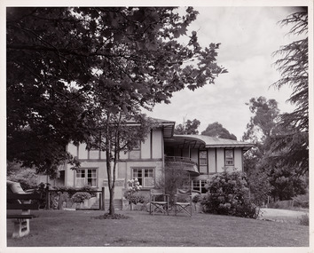 A black and white photograph of Mary Lodge Guest House in Marysville.