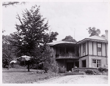 A black and white photograph of Mary Lodge Guest House in Marysville.