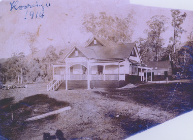 A black and white photograph of Kooringa in Marysville. Frederick Webb commissioned the Cuzens Brothers to build his private house, 'Kooringa' in Sedgewick Street, Marysville in 1914. The original photograph was taken in 1914.