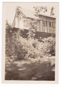 A black and white photograph of Kooringa guest house in Marysville. The original house was built in 1914 for Frederick Webb by the Cuzens Brothers. The photograph was taken in December 1951.