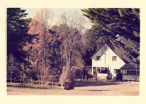 A digital copy of a colour photograph of Kooringa Tourist House in Marysville.