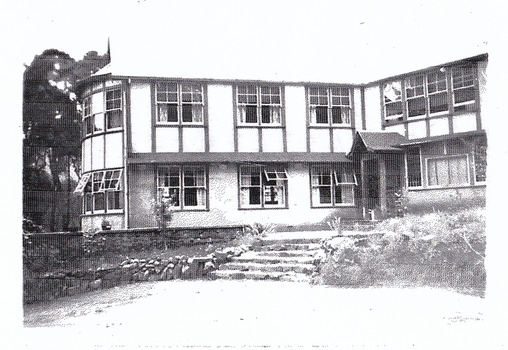 A black and white photograph of Mary Meadows guest house in Marysville. Mary-Meadows was part of the Mary Chain of guest houses built by Eric Dowdle and was locally known as The Golf House. It later became El Kanah. The photograph was taken in 1947.