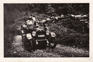 Two black and white photographs of cars travelling along the Black Spur in the 1920s.