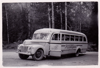 A black and white photograph of a McKenzie's Tourist Services bus. McKenzies Tourist Services were associated with the growth of Marysville as a tourist destination. The photograph was taken in 1954.