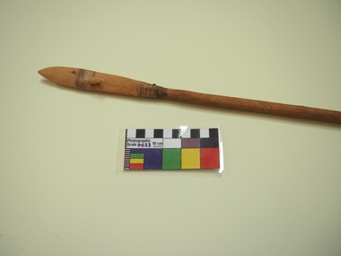 Short wooden spear with angled tail
