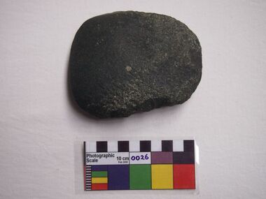 Hand held hammer stone
