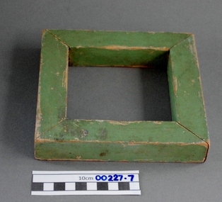 Wooden, Square shape