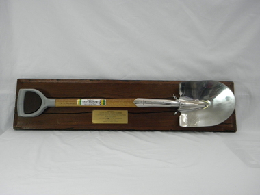 Memorabilia: Cyclone Sylvaspade, Australian Bicentenary 1988, Cyclone Sylvaspade - Senator Graham Richardson planted a tree using this spade at Sovereign Hill Outdoor Museum to mark ATCV's work at the Australian Bicentennial, 1988 (exact)