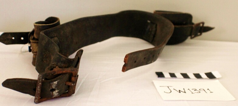 Diagonal view of restraint belt 