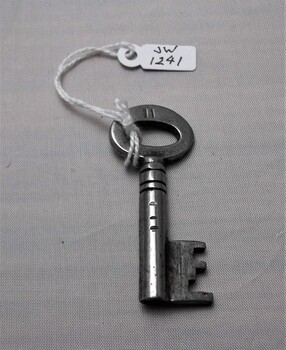Metal gaol key with bow and prong teeth