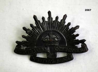 Rising sun hat badge for slouch hat.