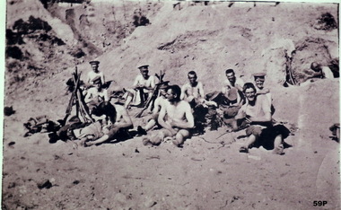 Soldiers on Gallipoli cleaning themselves up