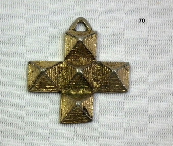 Small cross with 5 pyramid shapes on